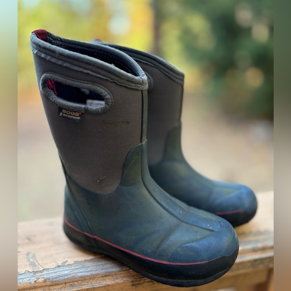 BOGS Unisex-Child Classic High Waterproof Insulated Rubber Neoprene Rain Boots